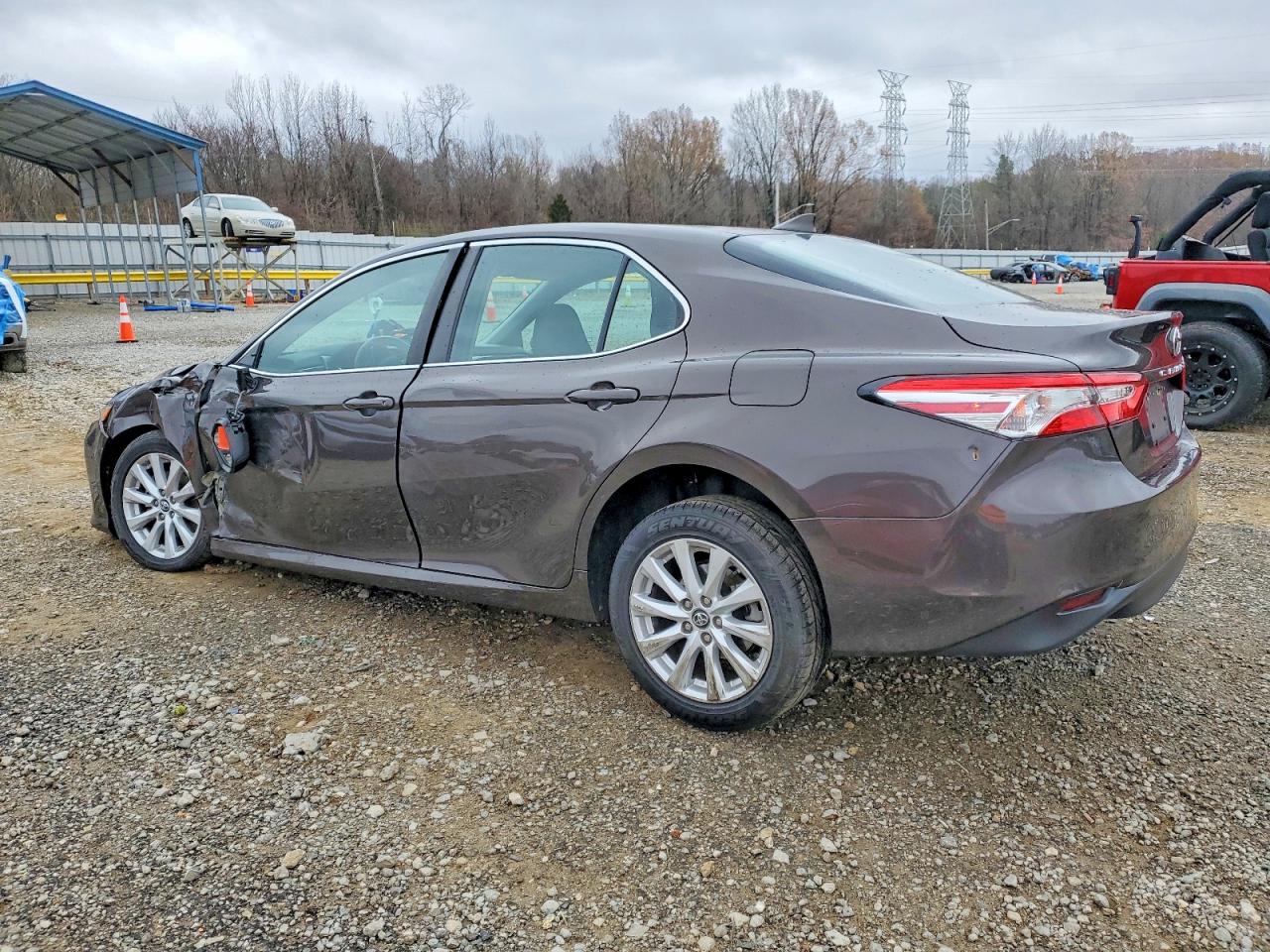 2019 TOYOTA CAMRY L photo 4