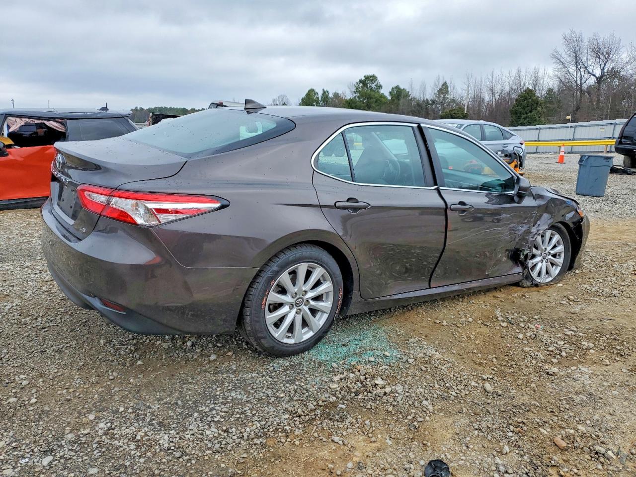 2019 TOYOTA CAMRY L photo 7
