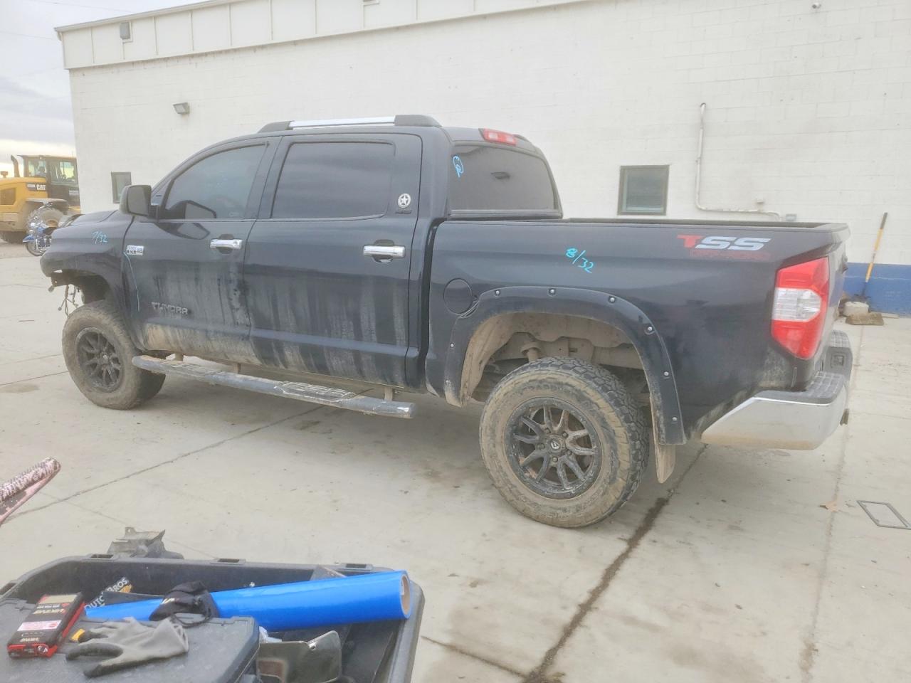 2018 TOYOTA TUNDRA CREWMAX SR5 photo 2