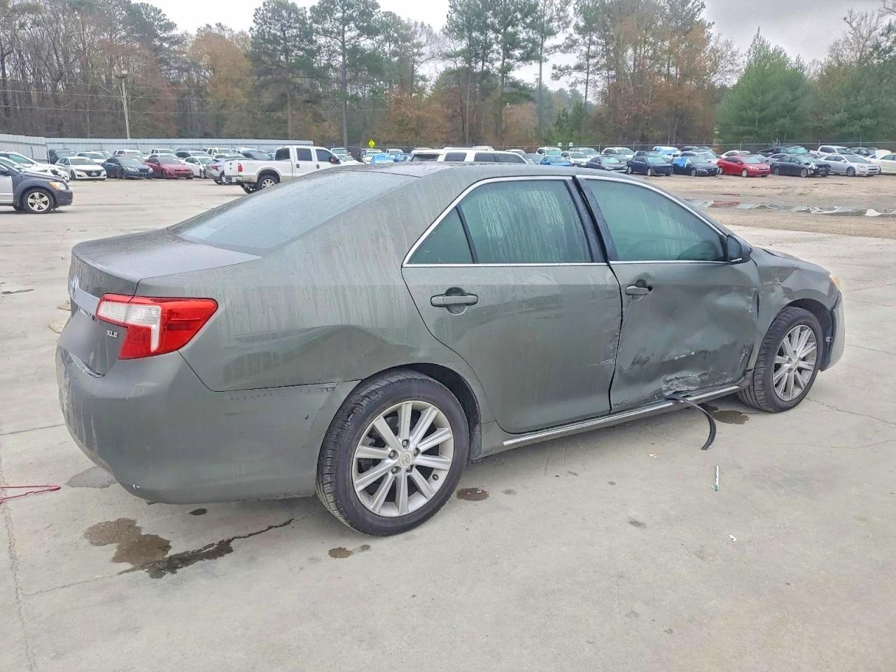 2013 TOYOTA CAMRY L photo 3