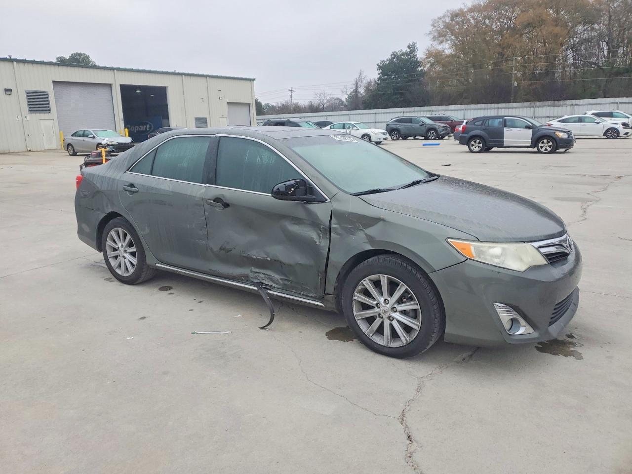 2013 TOYOTA CAMRY L photo 4