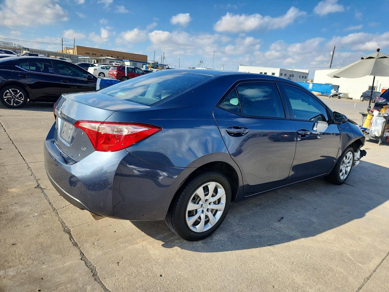 2017 TOYOTA COROLLA LE photo 3