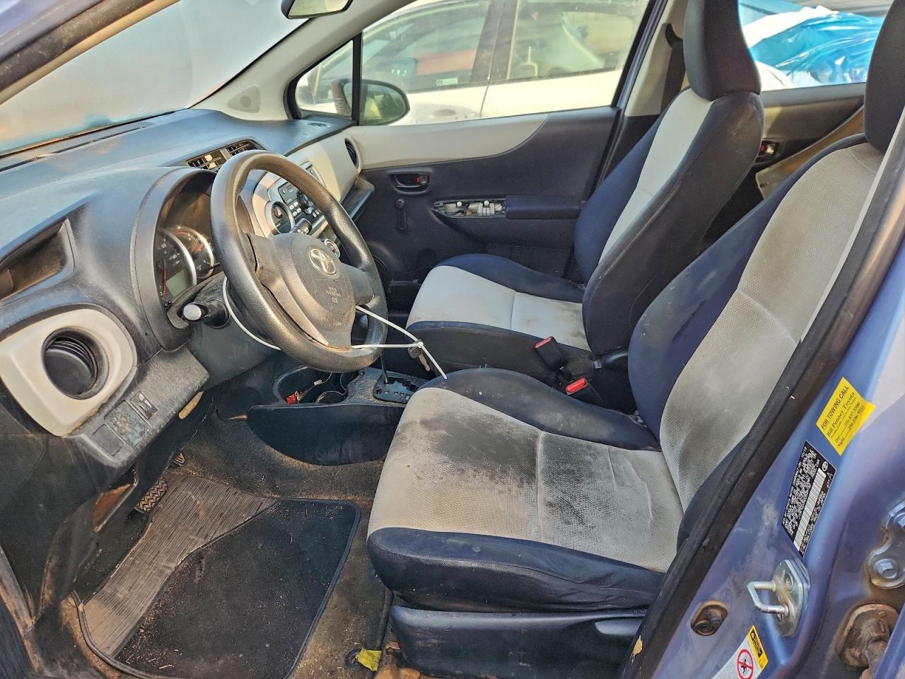 2013 TOYOTA YARIS photo 7