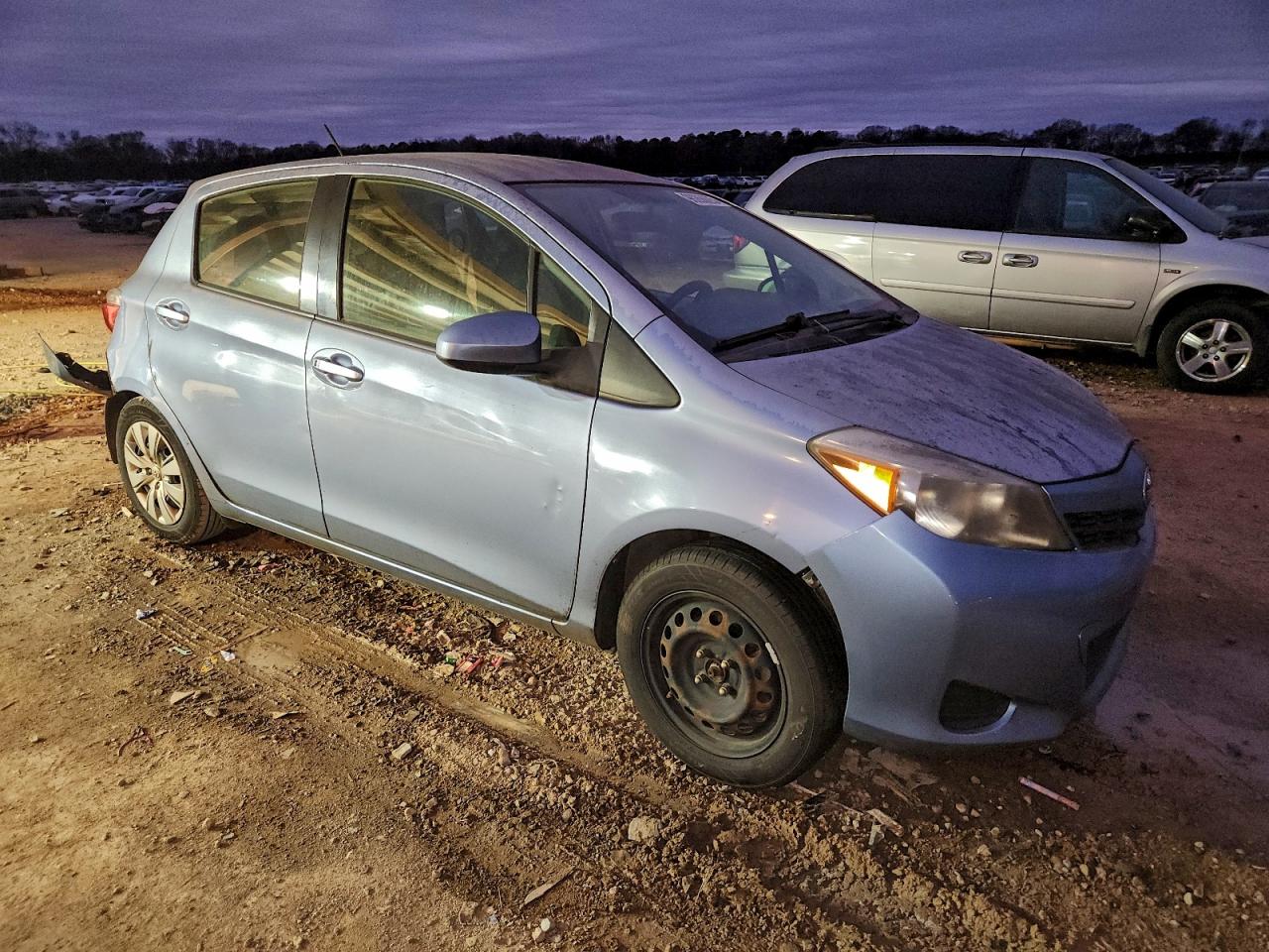 2013 TOYOTA YARIS photo 4