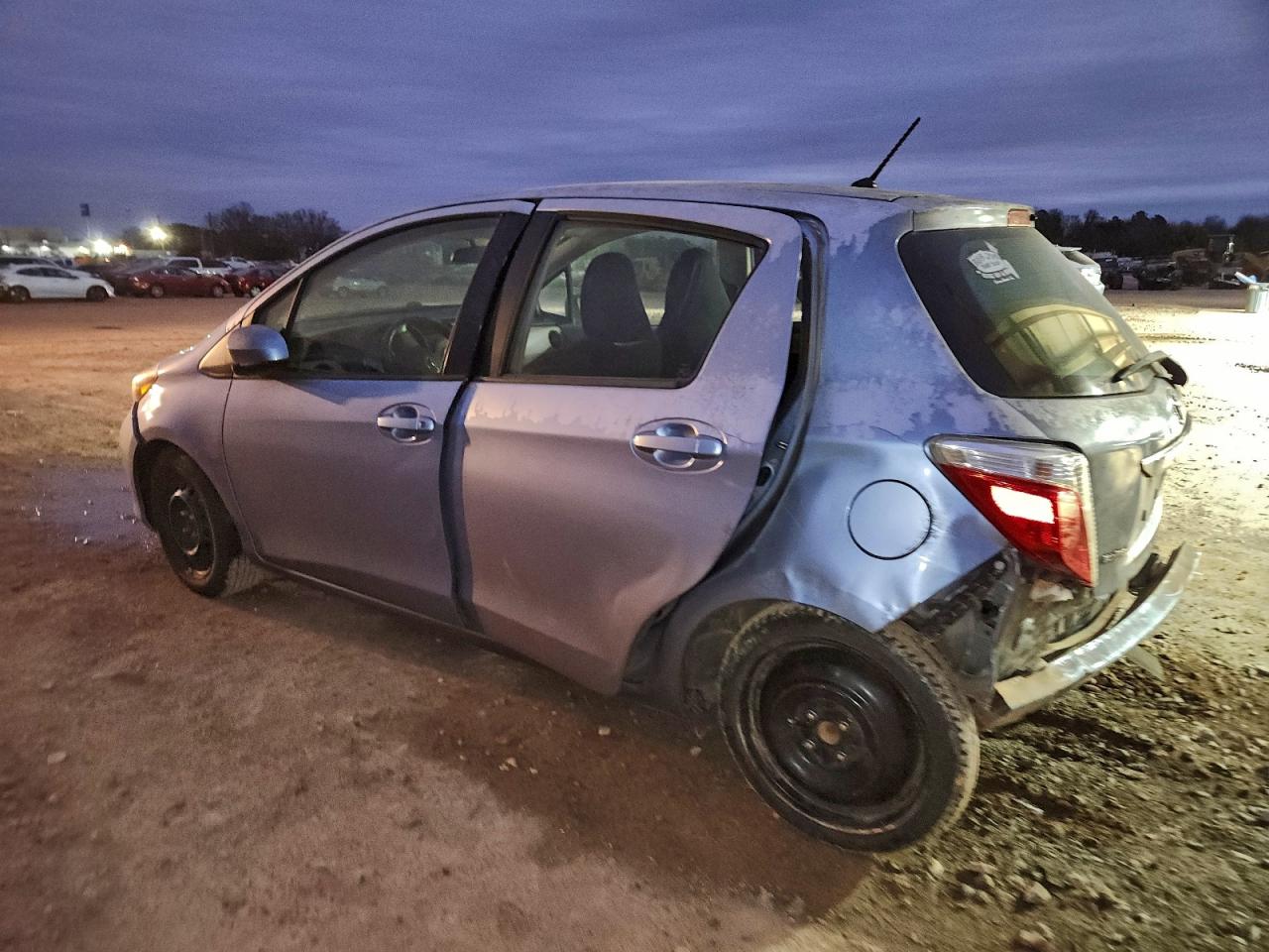 2013 TOYOTA YARIS photo 2