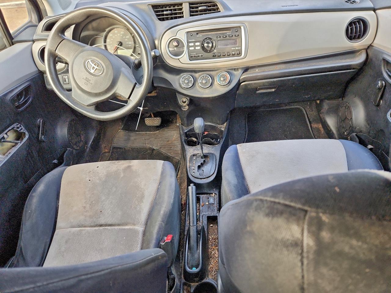 2013 TOYOTA YARIS photo 8
