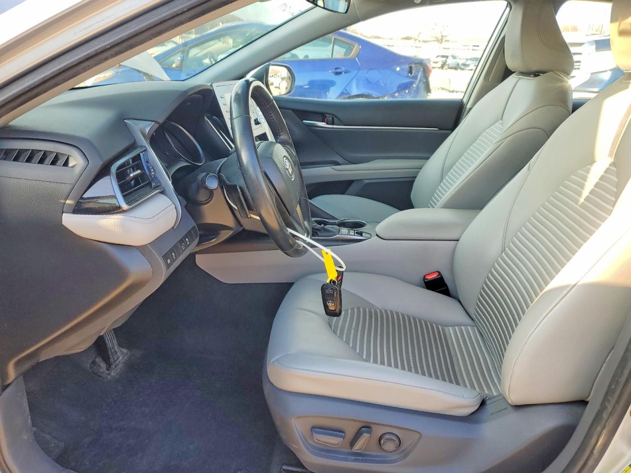 2021 TOYOTA CAMRY SE photo 7