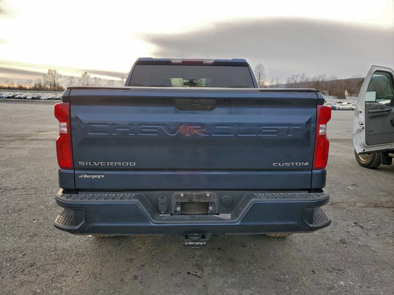 2021 CHEVROLET SILVERADO K1500 CUSTOM photo 6