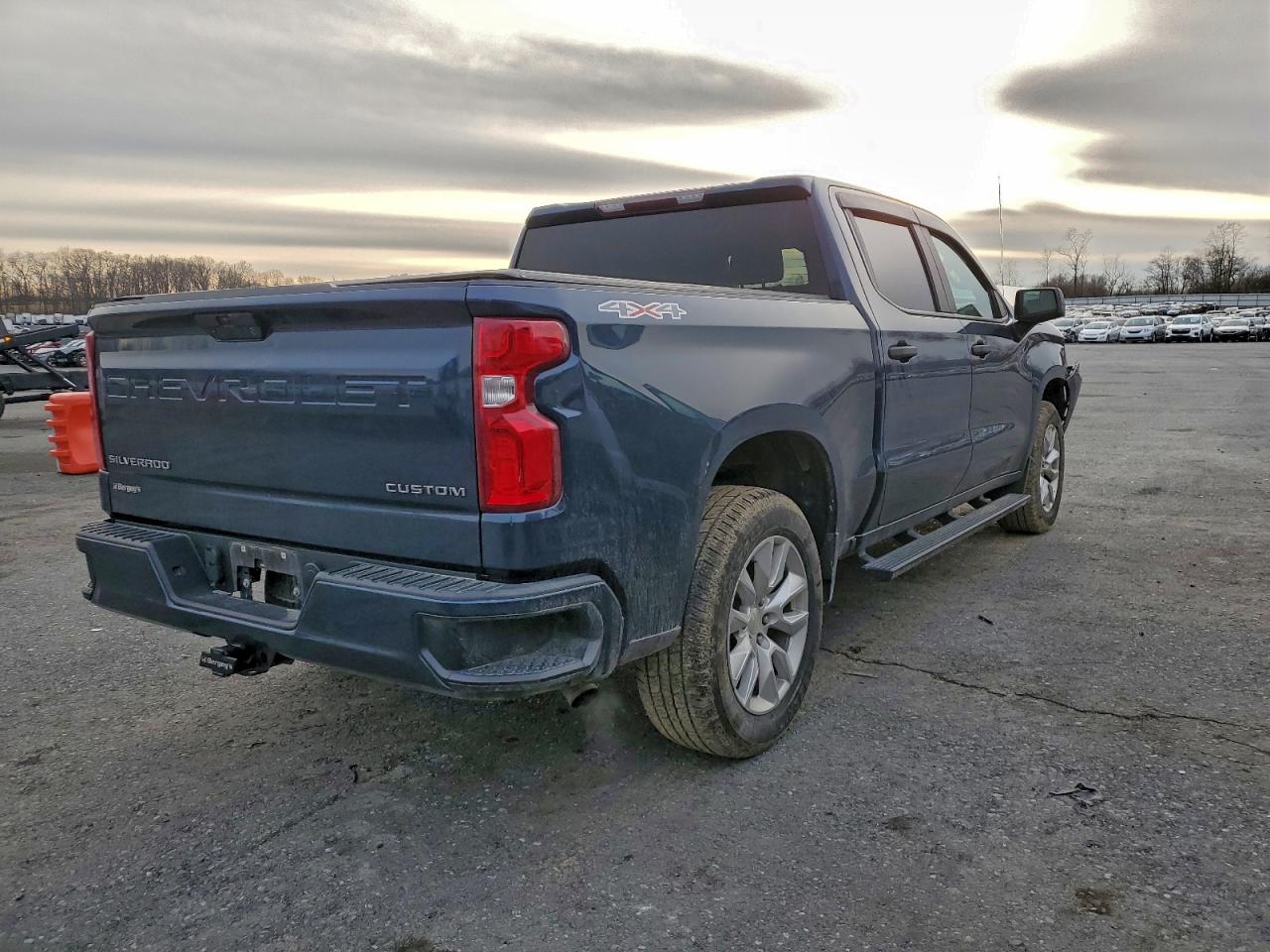 2021 CHEVROLET SILVERADO K1500 CUSTOM photo 3