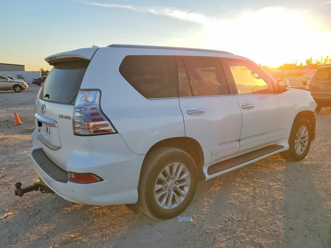 2016 LEXUS GX 460 photo 3