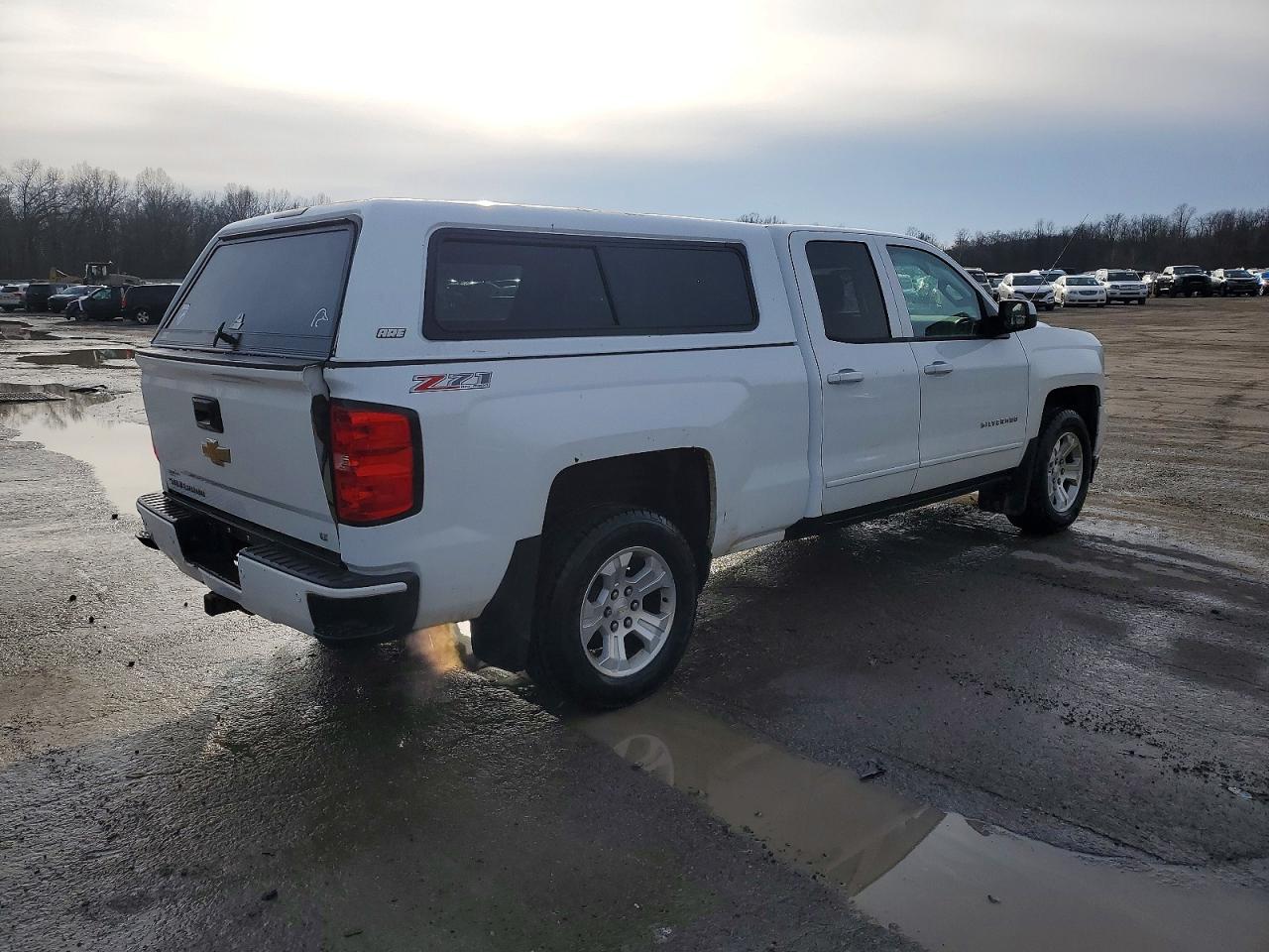 2017 CHEVROLET SILVERADO K1500 LT photo 3