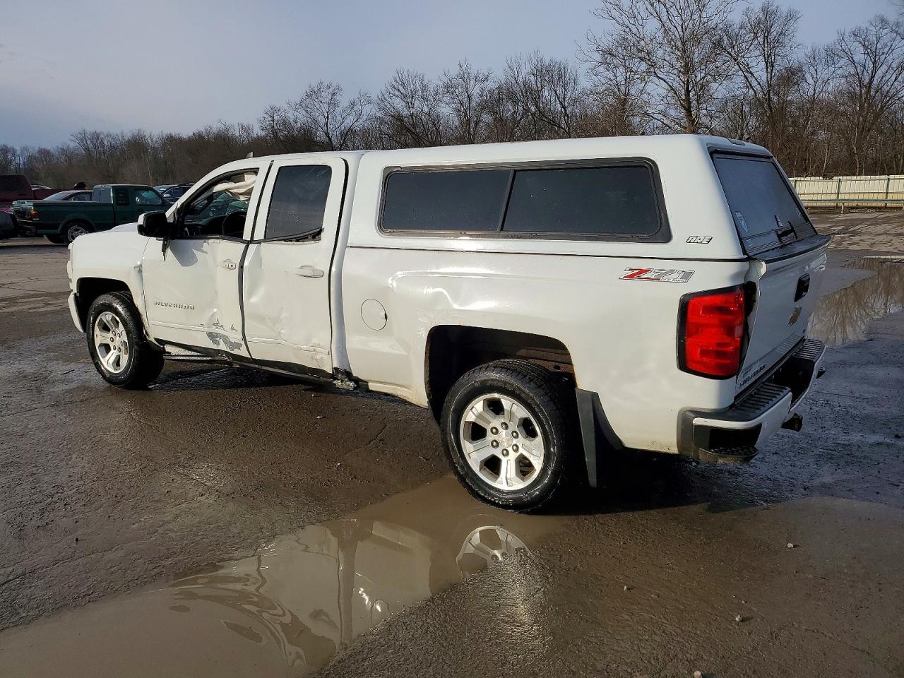 2017 CHEVROLET SILVERADO K1500 LT photo 2