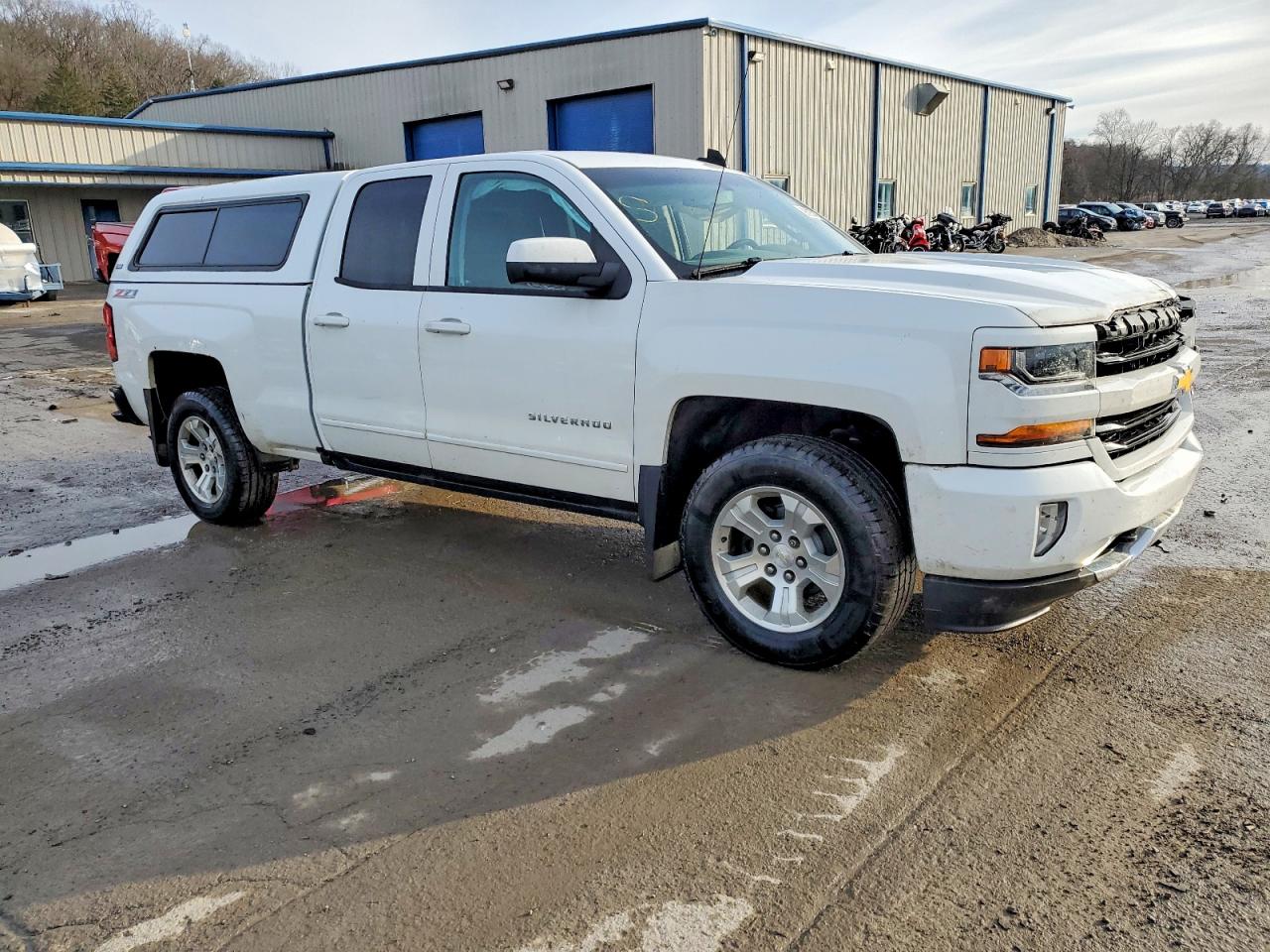 2017 CHEVROLET SILVERADO K1500 LT photo 4