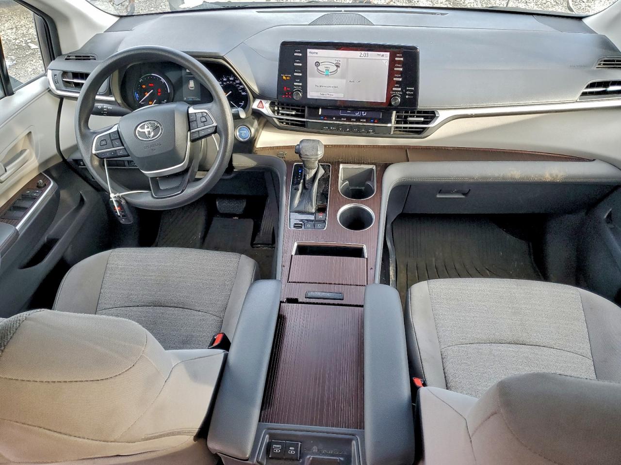 2021 TOYOTA SIENNA LE photo 8
