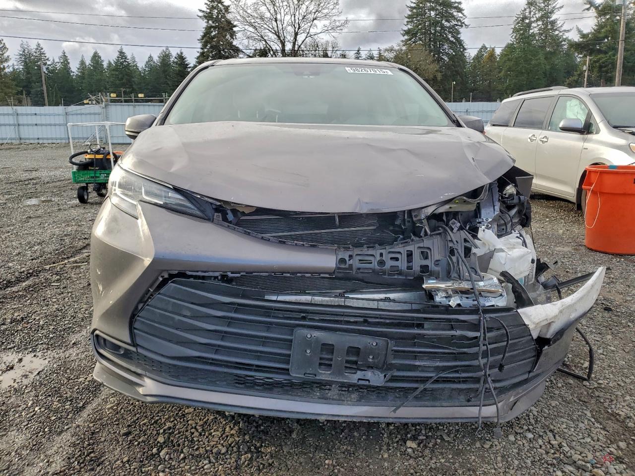 2021 TOYOTA SIENNA LE photo 5