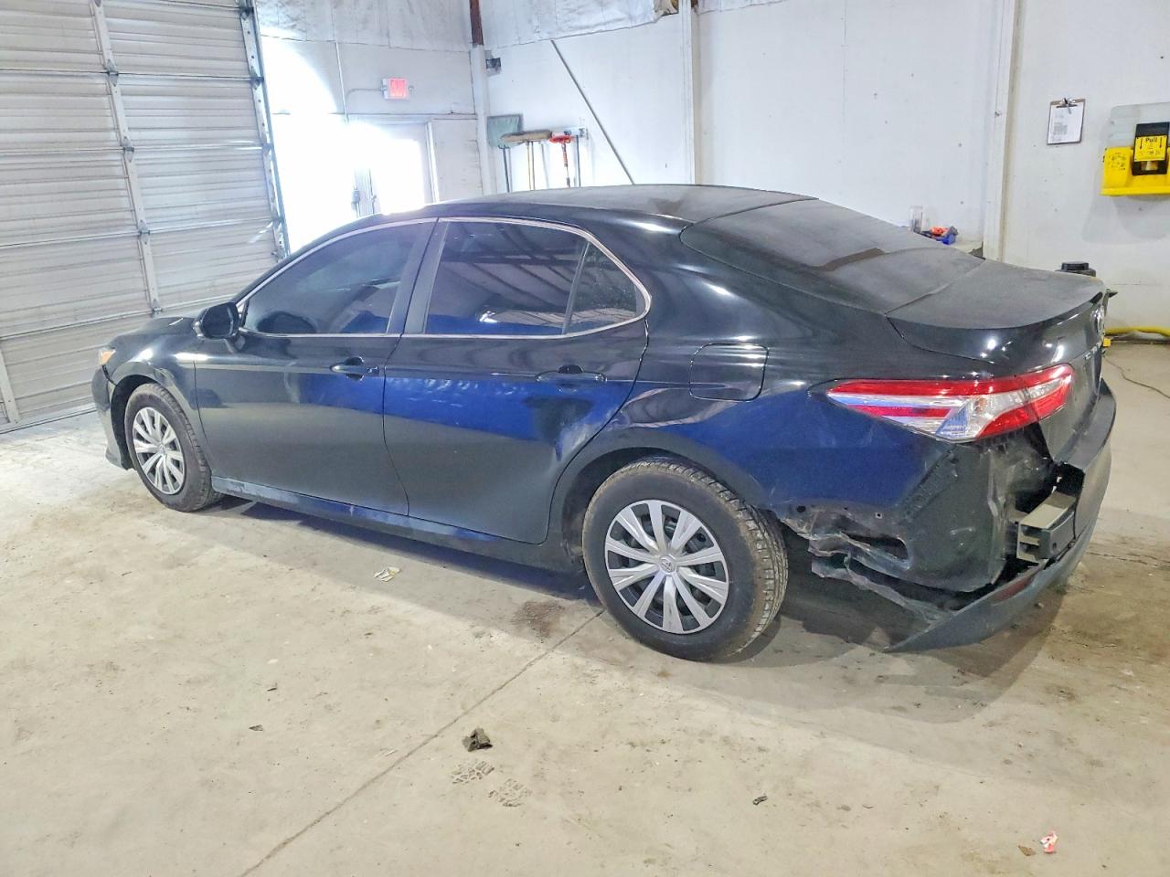 2018 TOYOTA CAMRY L photo 2