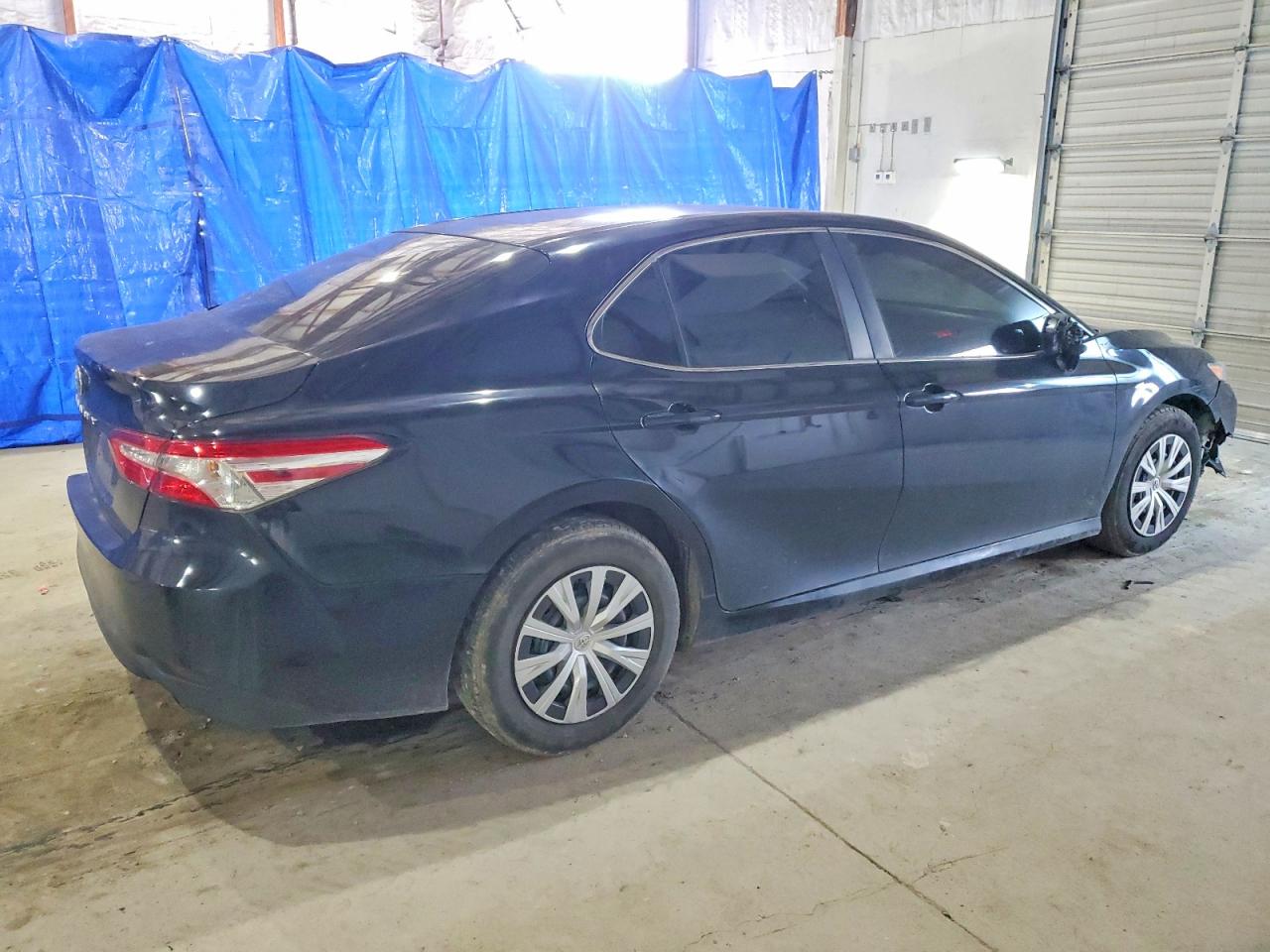 2018 TOYOTA CAMRY L photo 3