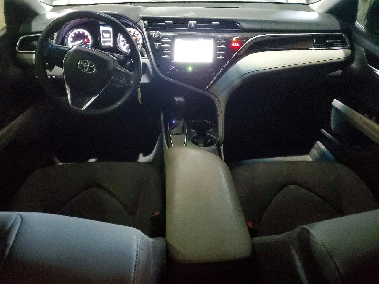 2018 TOYOTA CAMRY L photo 8