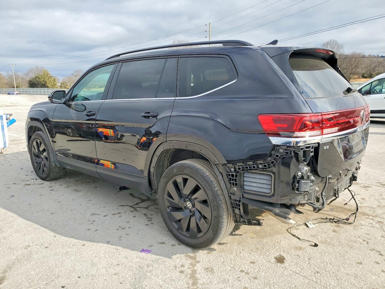 2024 VOLKSWAGEN ATLAS SE photo 2