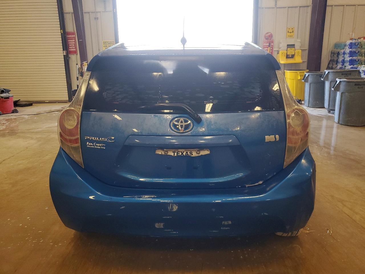 2014 TOYOTA PRIUS C photo 6