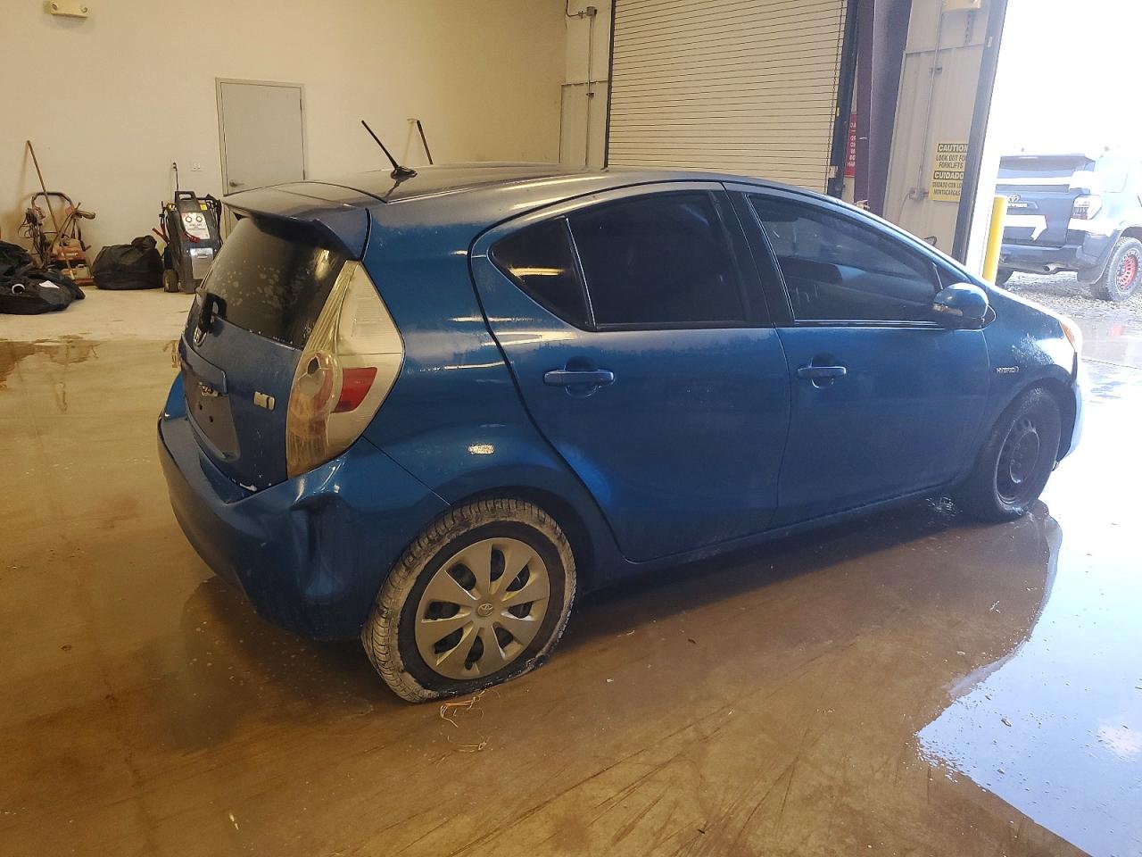 2014 TOYOTA PRIUS C photo 3