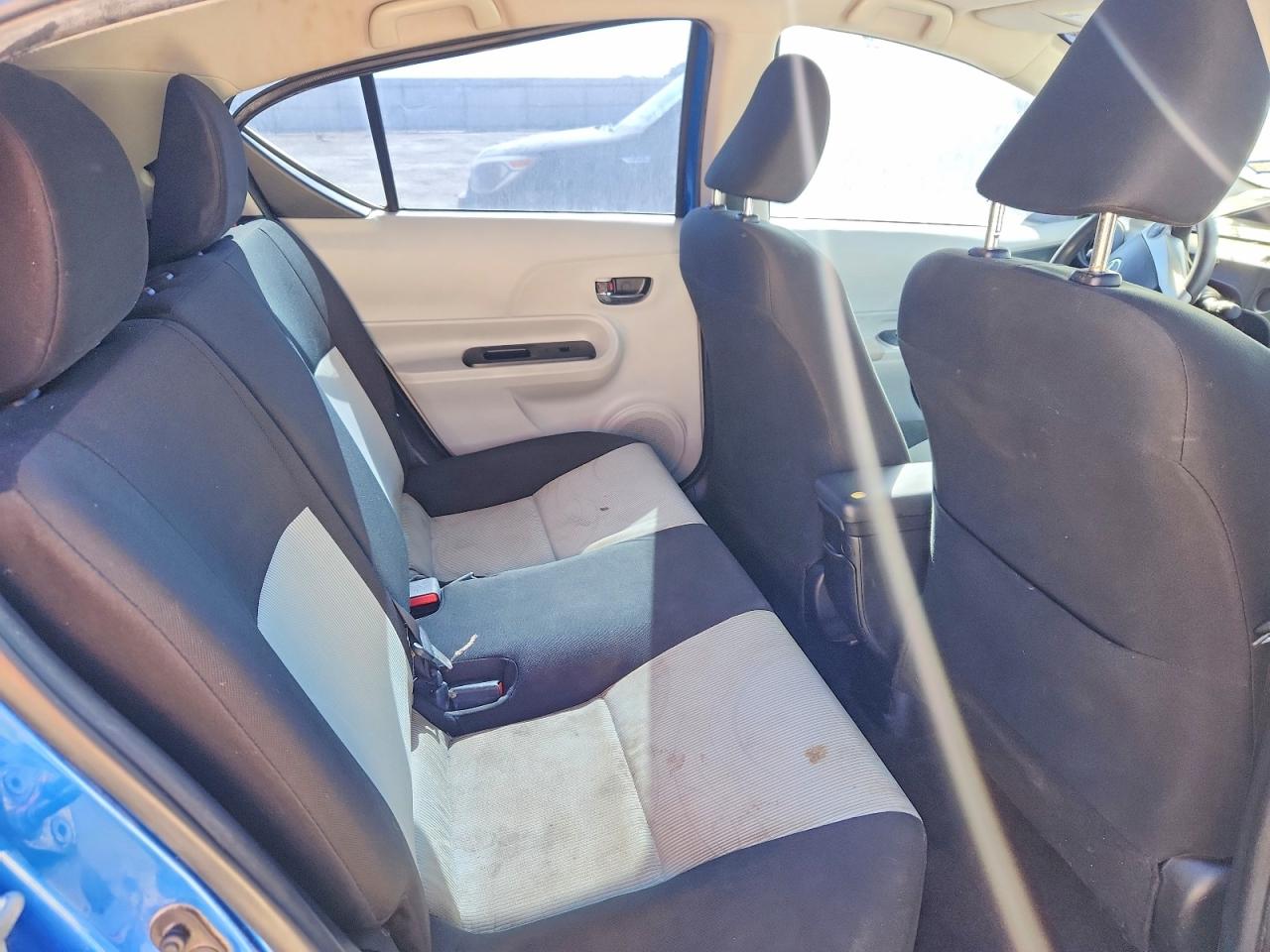 2014 TOYOTA PRIUS C photo 10