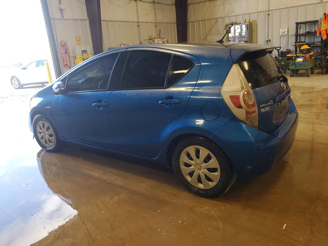 2014 TOYOTA PRIUS C photo 2