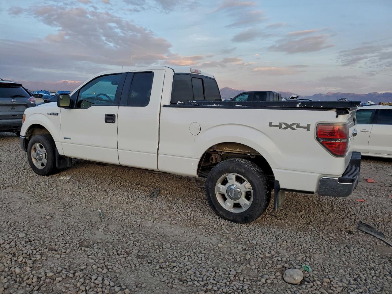 2013 FORD F150 SUPER CAB photo 2