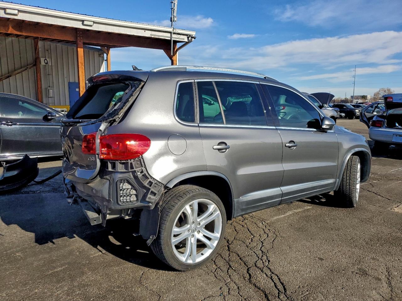 2016 VOLKSWAGEN TIGUAN S photo 3