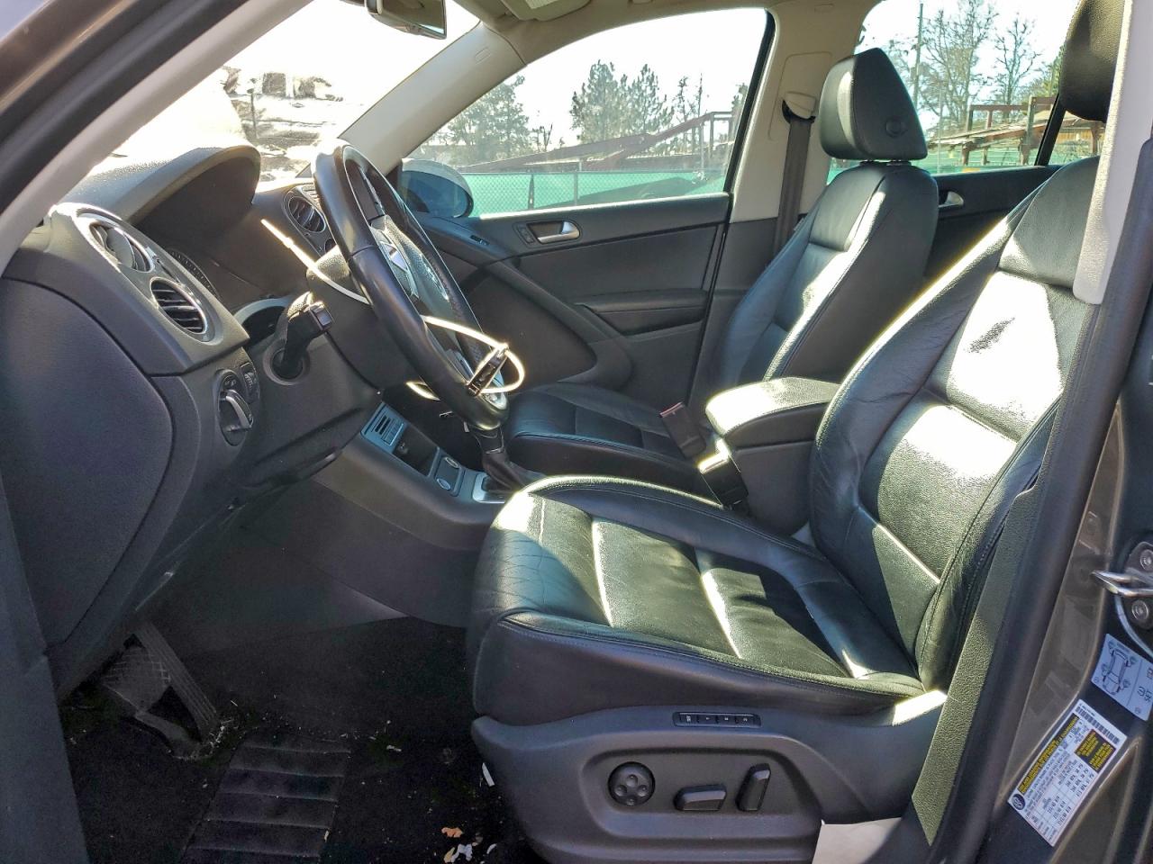 2016 VOLKSWAGEN TIGUAN S photo 7