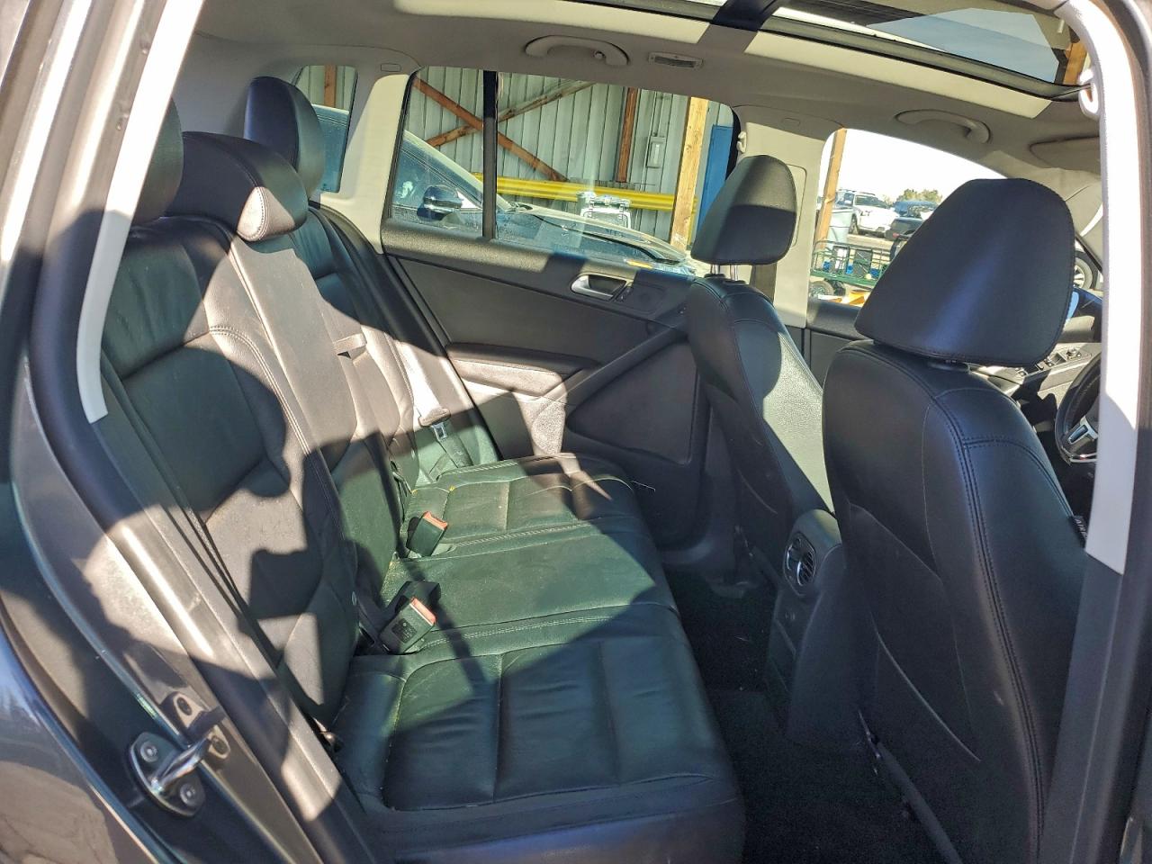 2016 VOLKSWAGEN TIGUAN S photo 10