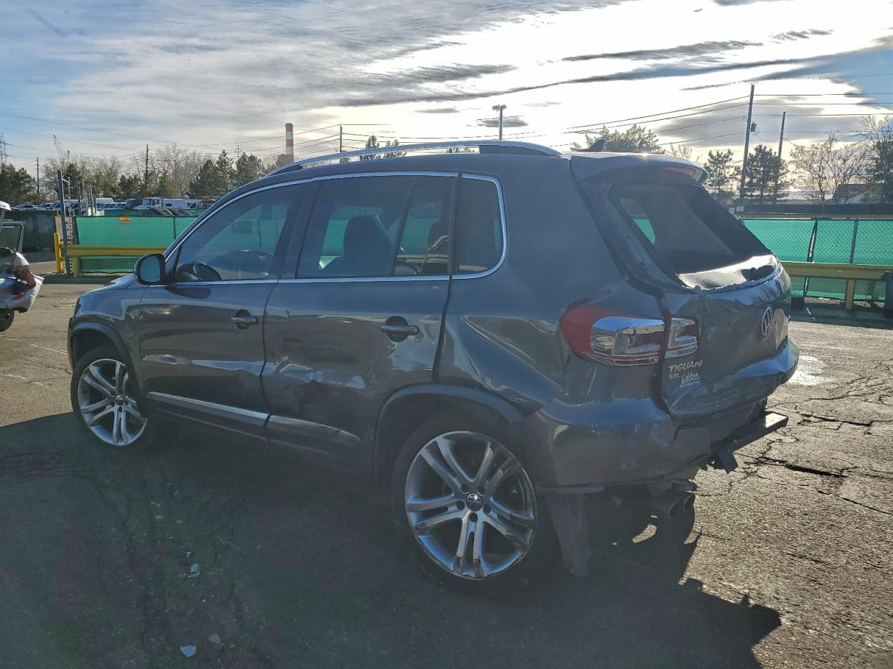 2016 VOLKSWAGEN TIGUAN S photo 2