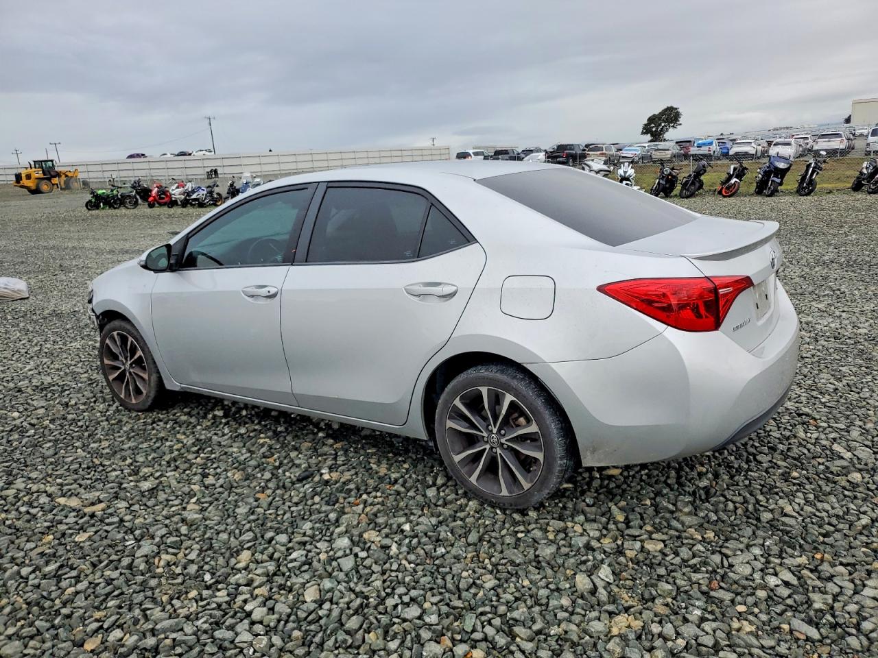 2017 TOYOTA COROLLA SE photo 3