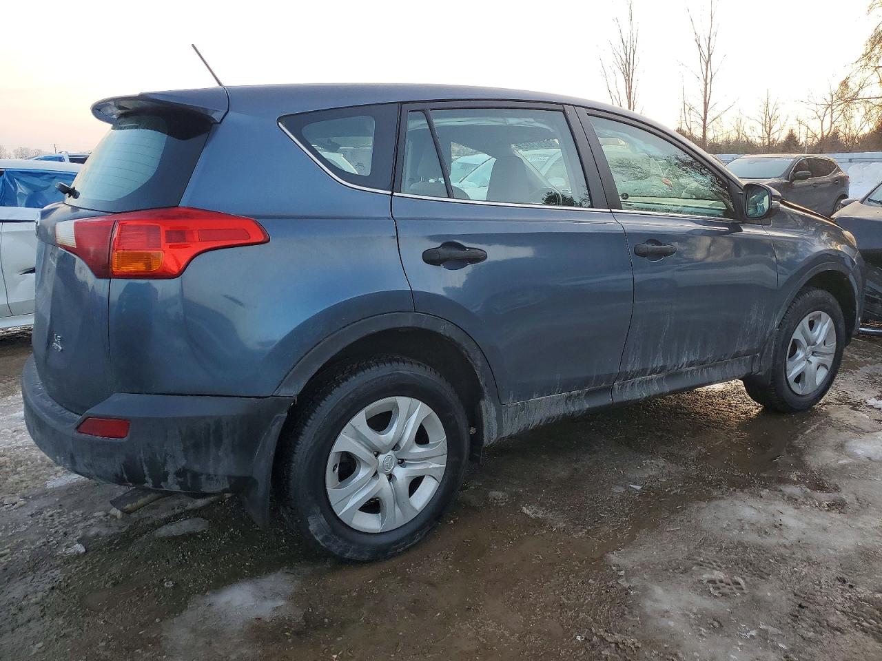 2013 TOYOTA RAV4 LE photo 3