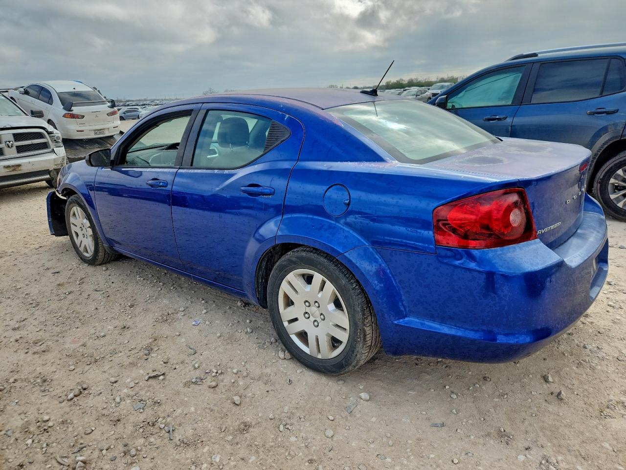 2014 DODGE AVENGER SE photo 2