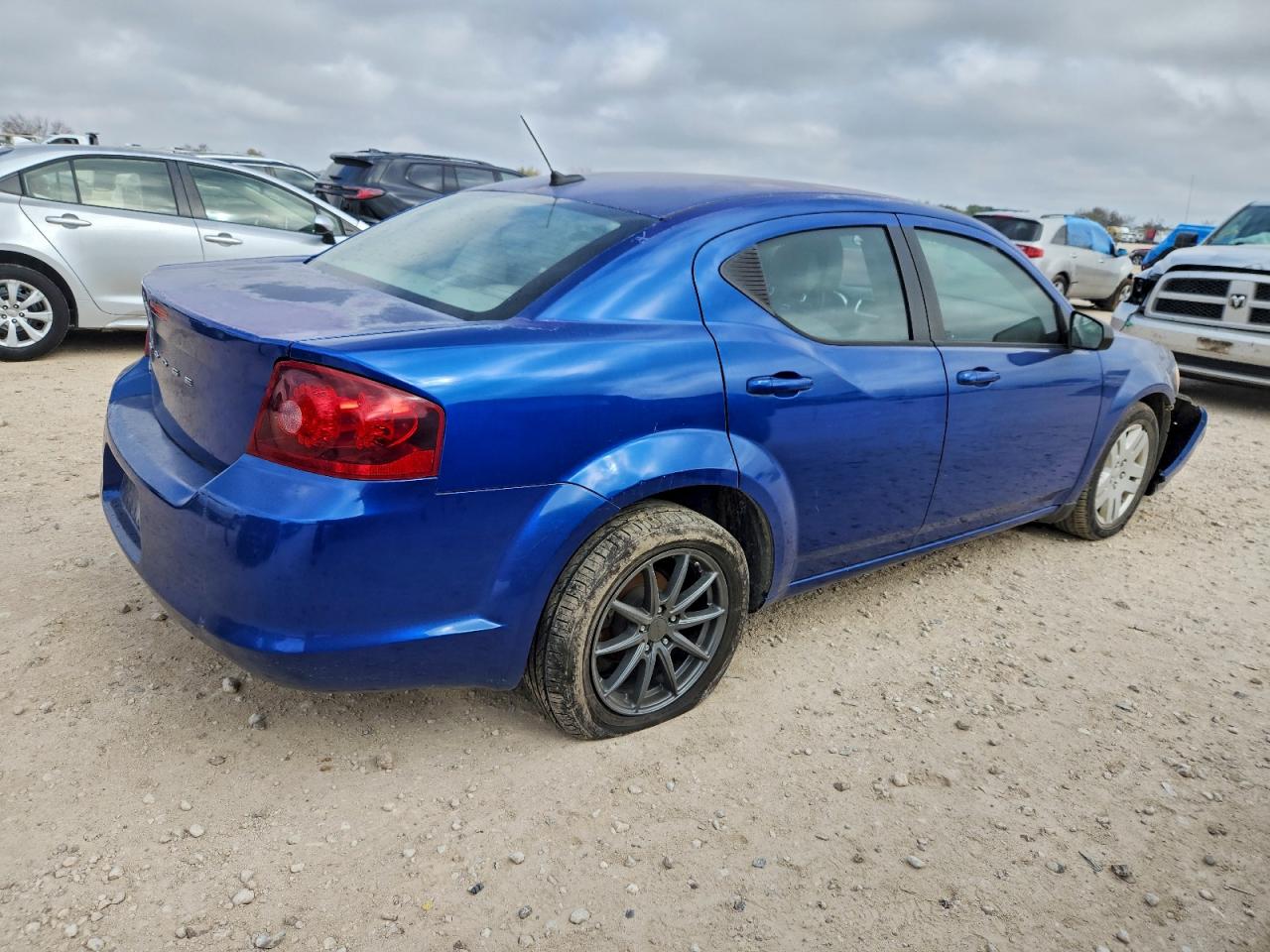 2014 DODGE AVENGER SE photo 3