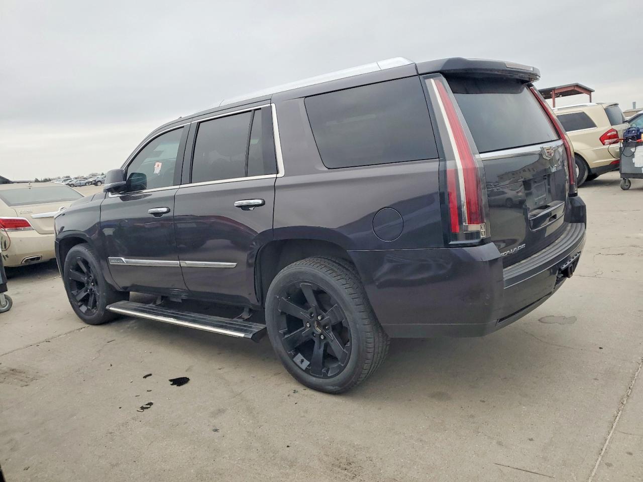 2016 CADILLAC ESCALADE PREMIUM photo 2