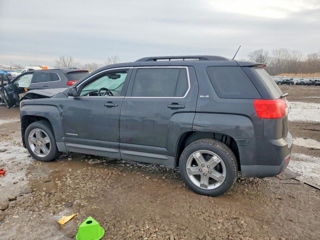 2013 GMC TERRAIN SLE photo 2