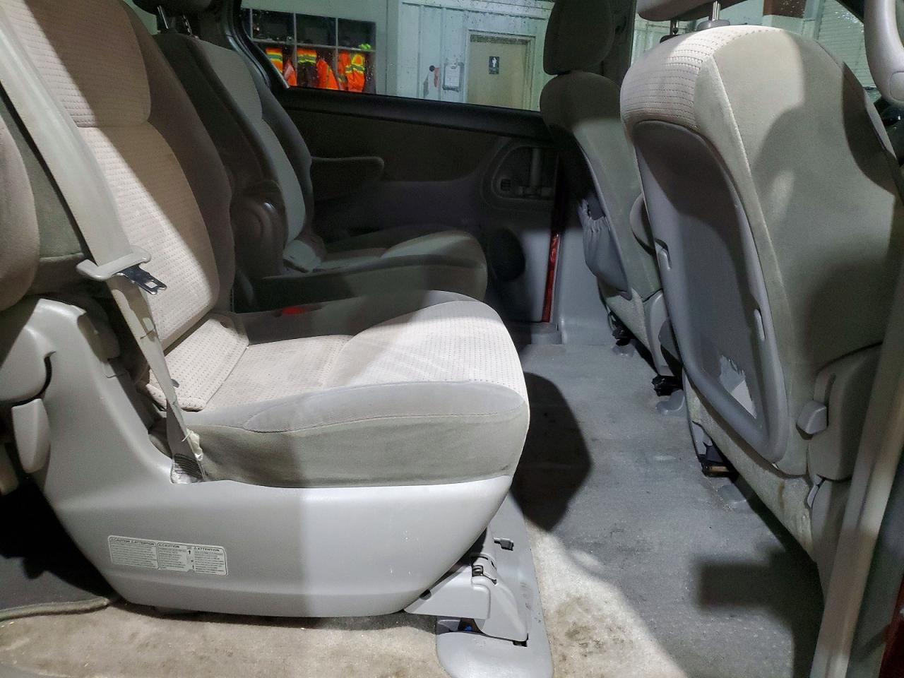 2008 TOYOTA SIENNA LE 7-PASSENGER photo 21