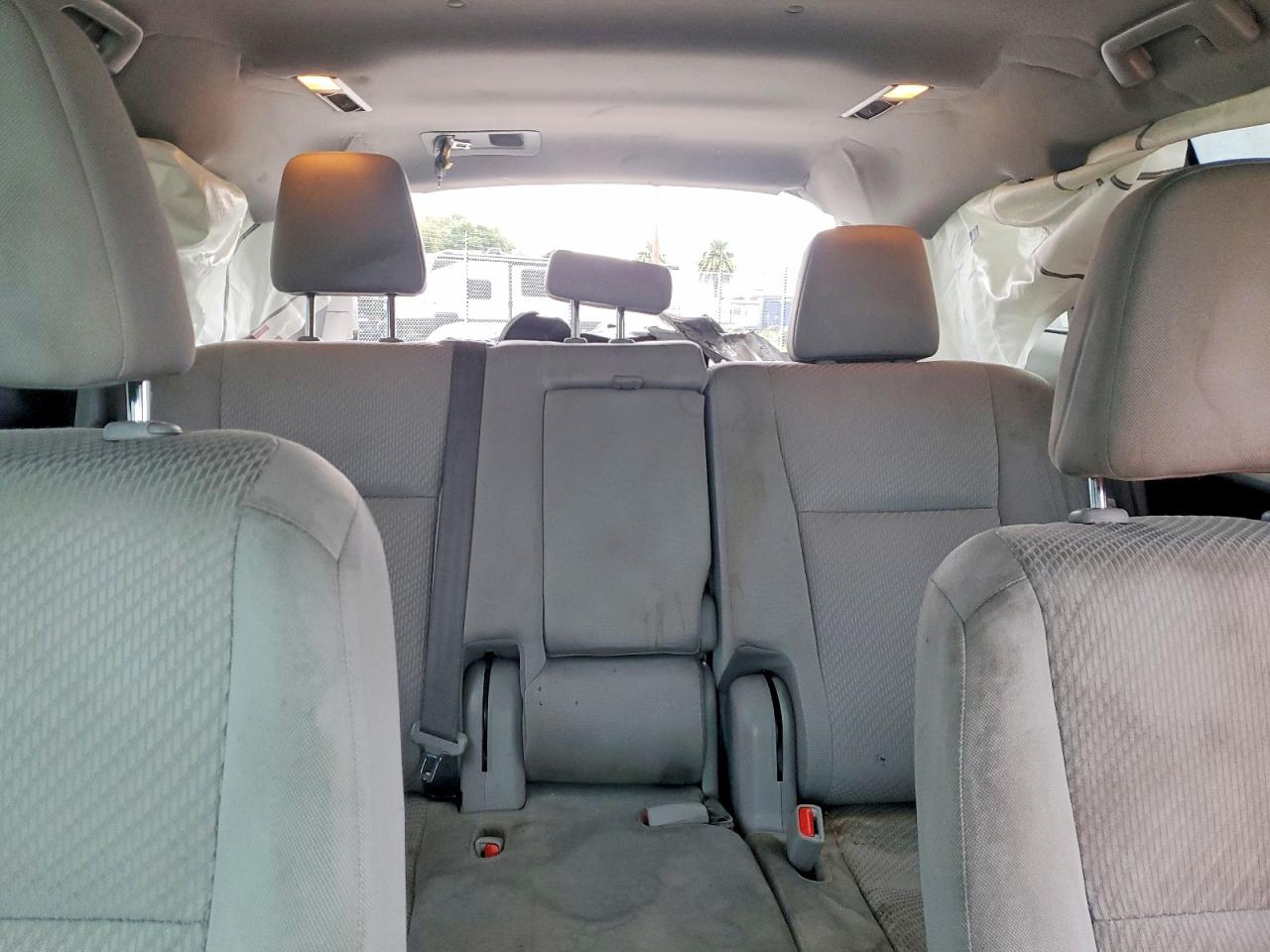 2017 TOYOTA HIGHLANDER LE photo 10