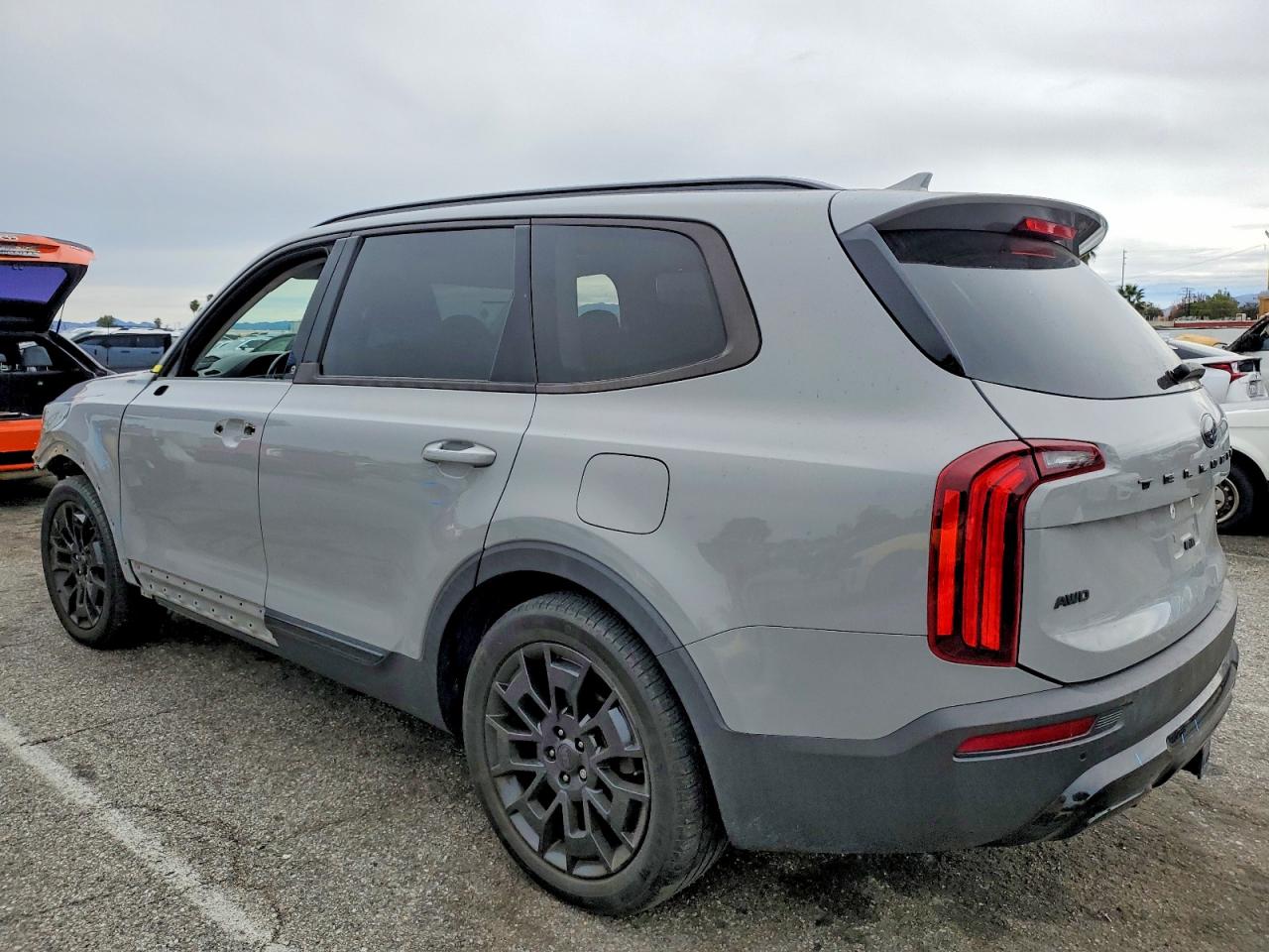 2021 KIA TELLURIDE SX photo 2
