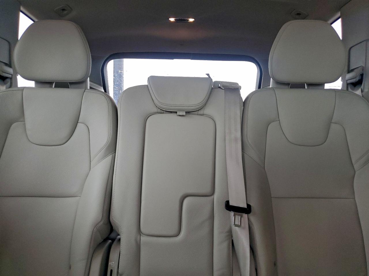 2021 VOLVO XC90 T6 MOMENTUM photo 10
