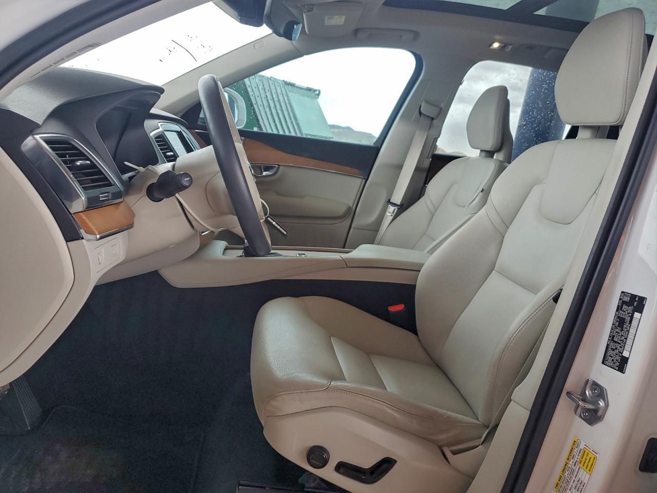 2021 VOLVO XC90 T6 MOMENTUM photo 7