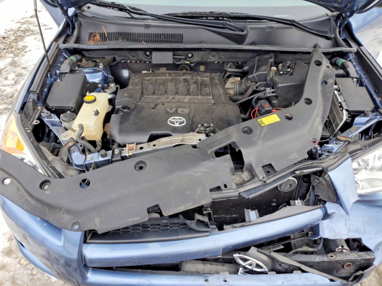 2010 TOYOTA RAV4 photo 11
