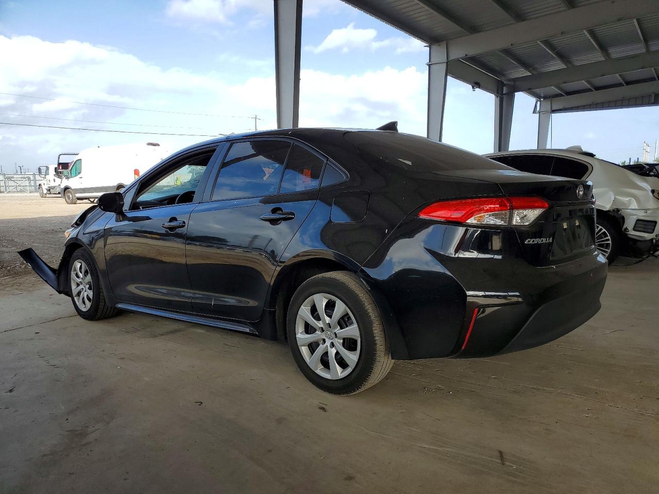 2023 TOYOTA COROLLA LE photo 2