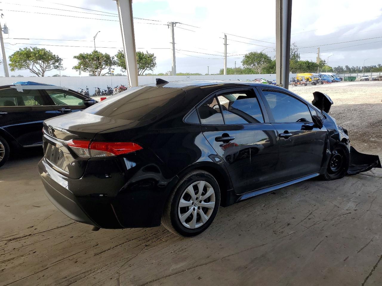 2023 TOYOTA COROLLA LE photo 3