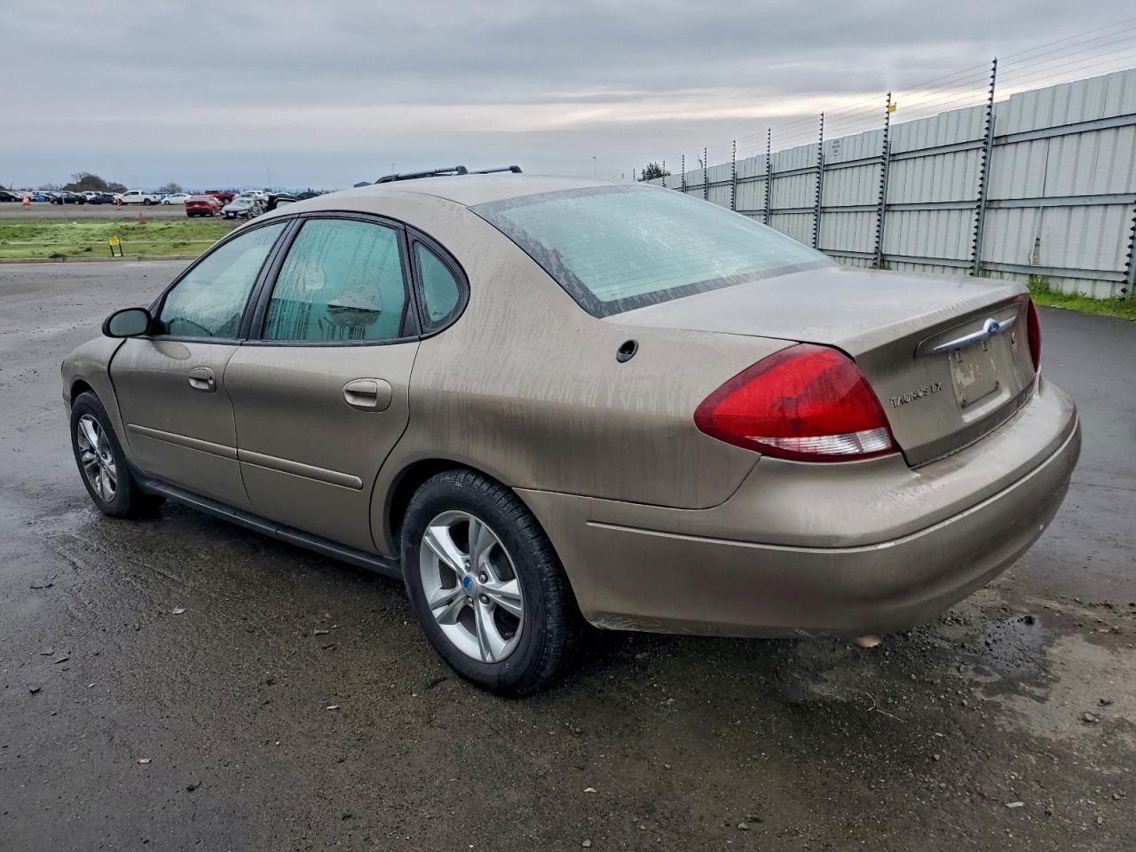 2004 FORD TAURUS LX photo 2