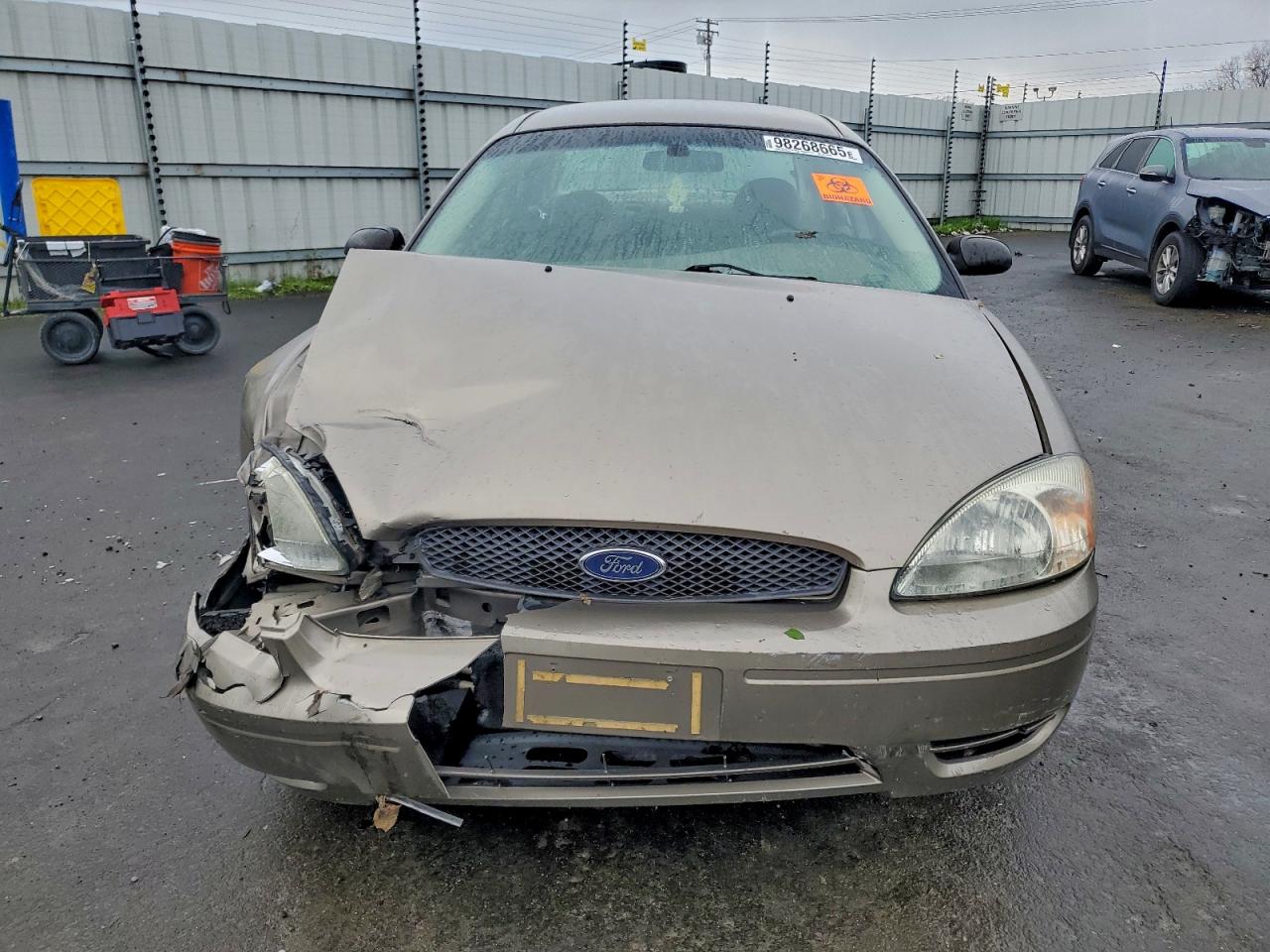 2004 FORD TAURUS LX photo 5