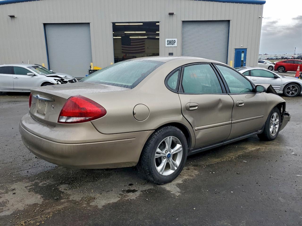 2004 FORD TAURUS LX photo 3