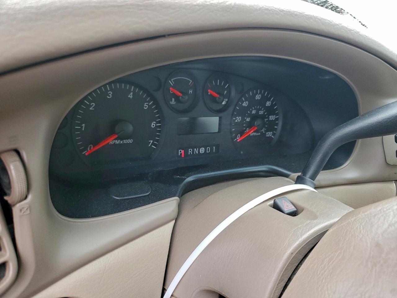 2004 FORD TAURUS LX photo 9